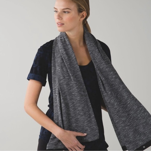 Lululemon Vinyasa Scarf Coco Pique Black White - Picture 4 of 7